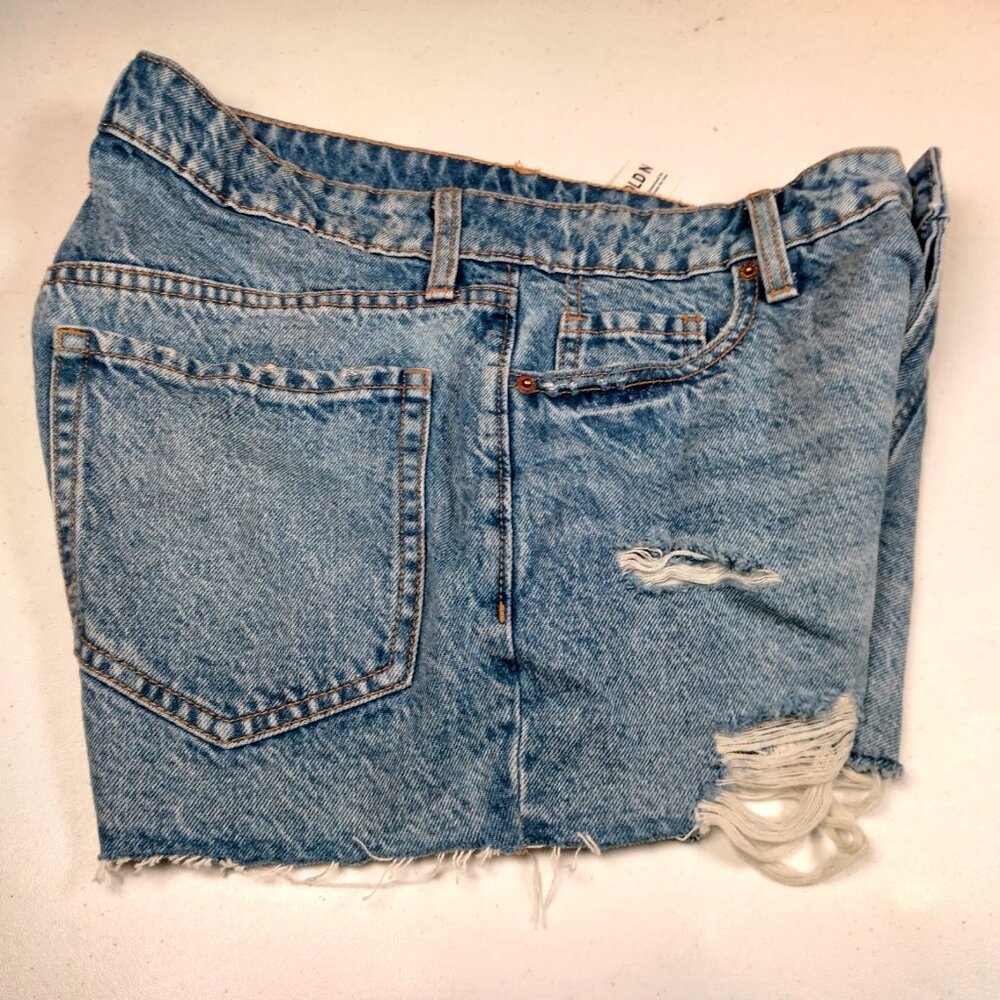 Old Navy Jean Shorts Women 10 OG Straight Light Wash Denim Distressed Button Fly - Picture 8 of 15